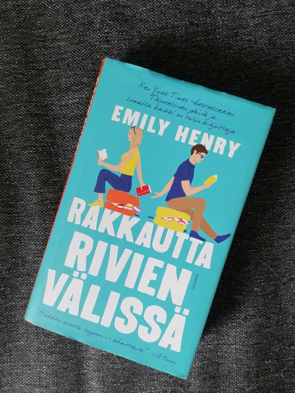 Emily Henry : Rakkautta rivien välissä