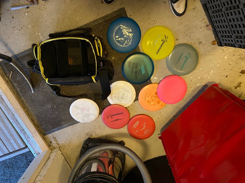 Frisbee kiekkoja ja laukku bägi