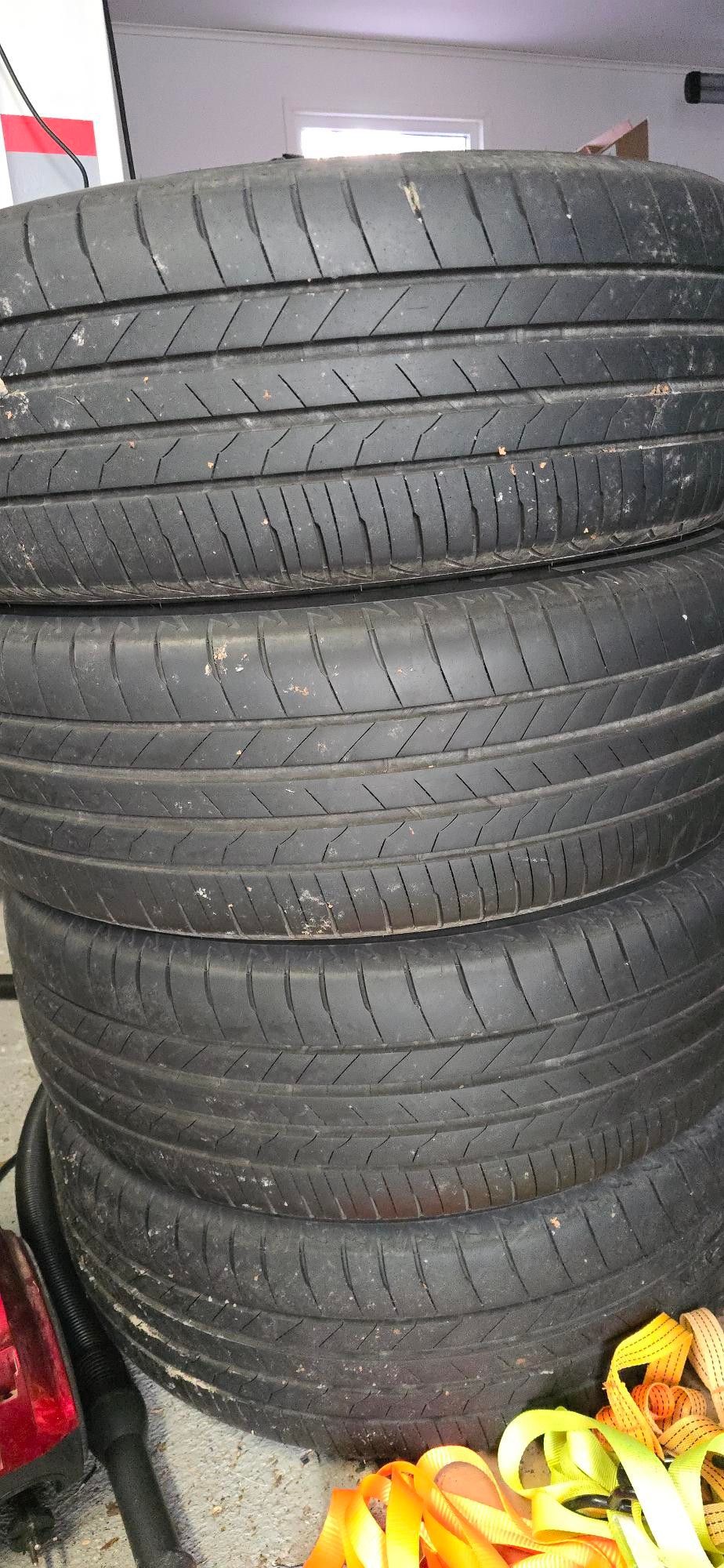 Kesärenkaat Bridgestone 235/50 r20