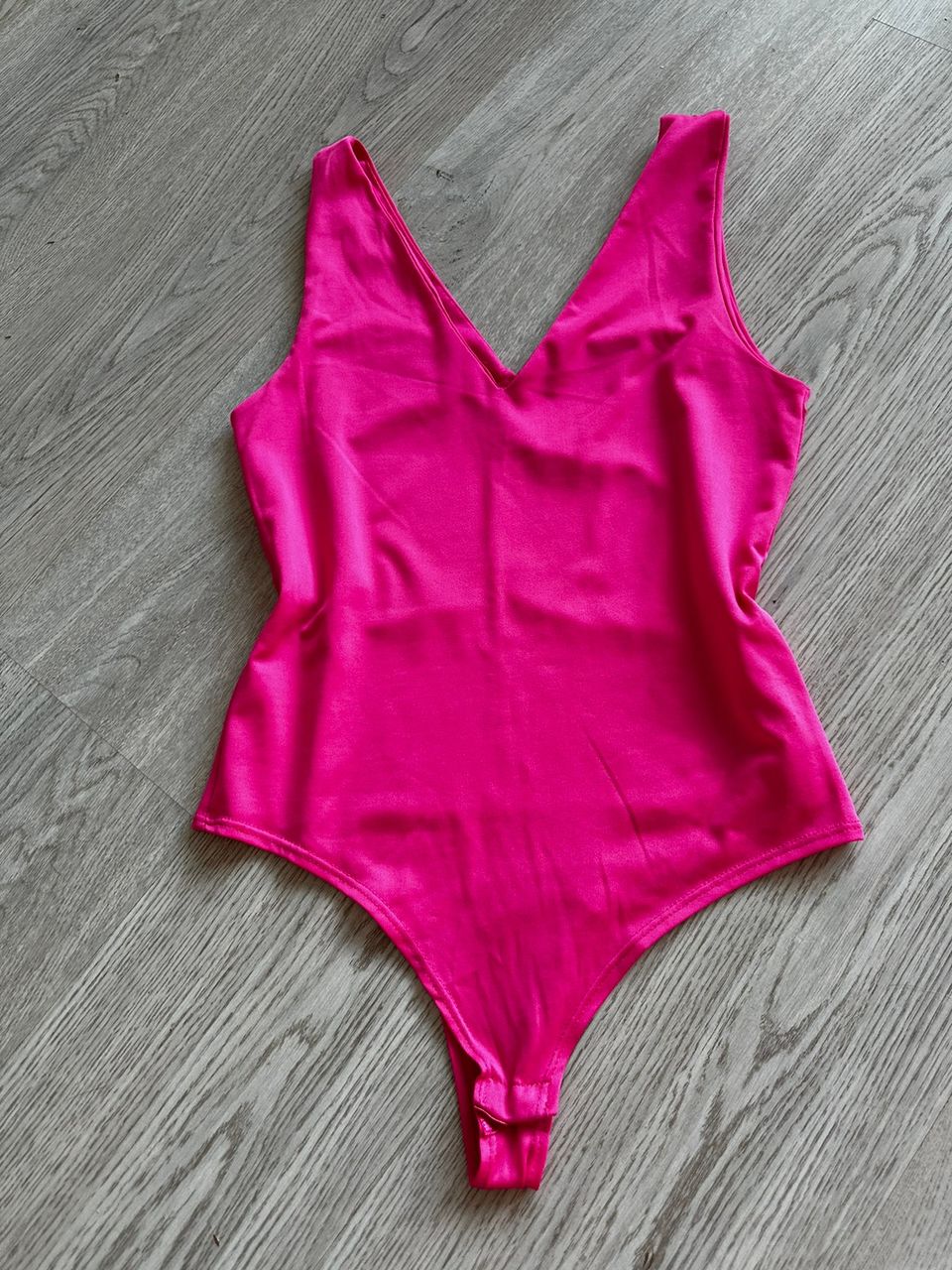 Pinkki bodysuit