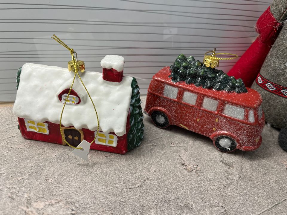 Joulukoriste bussi ja talo UUSI