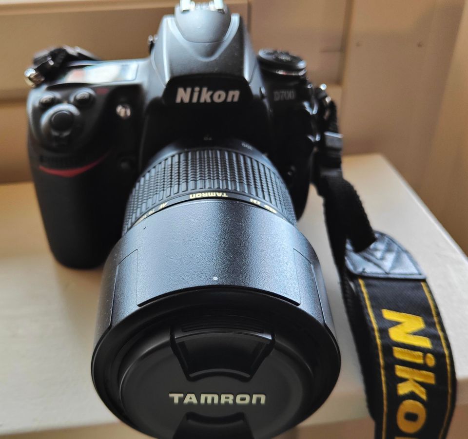 Nikon D700 + Tamron AF 70-300mm F 4-5.6 Tele-macro