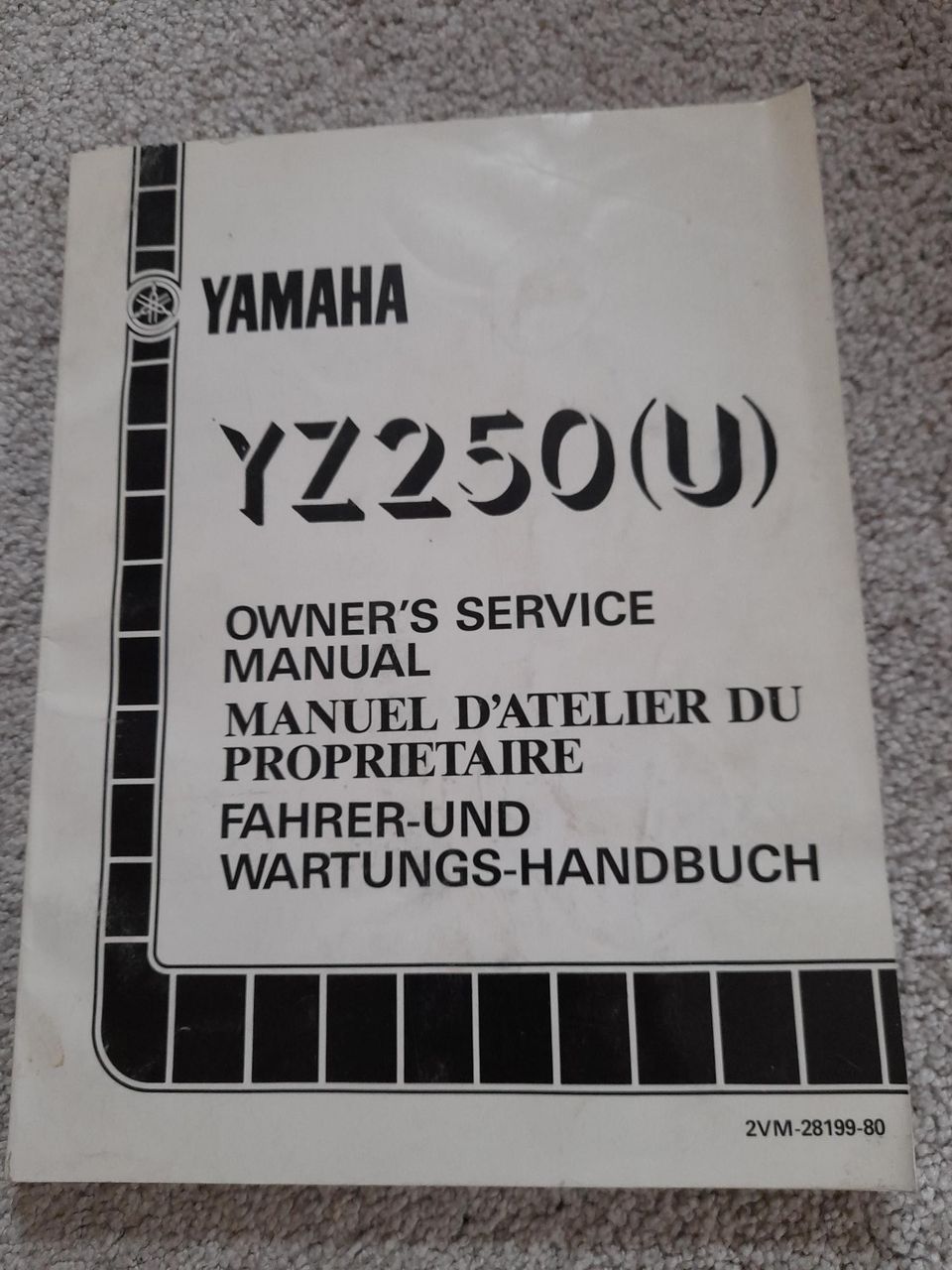 Yamaha YZ 250 kirja