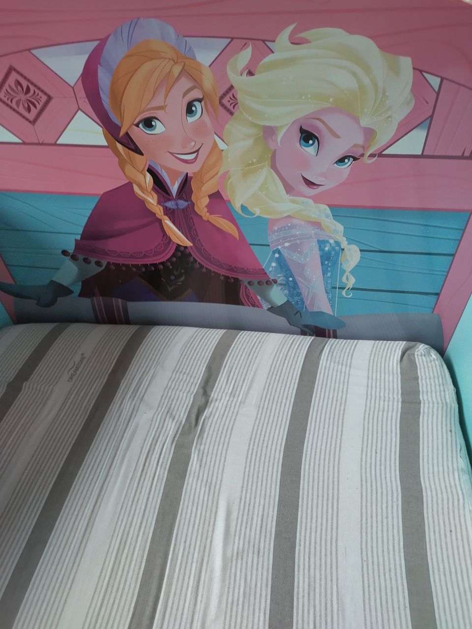 Lasten Frozen sänky