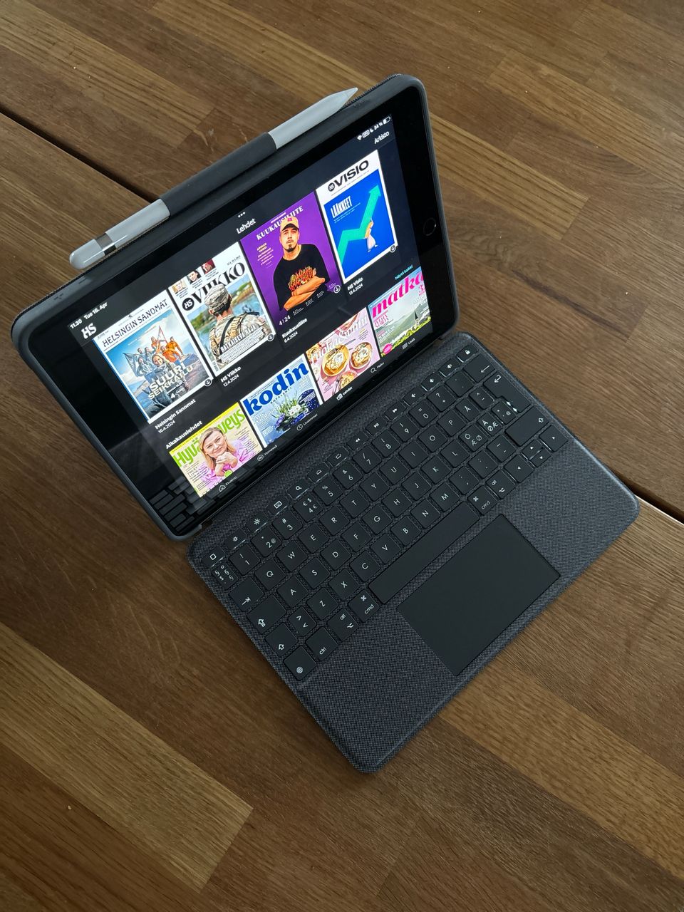 Uusi iPad 10.2" 9th gen 64gb + Logitech näppäimistökotelo