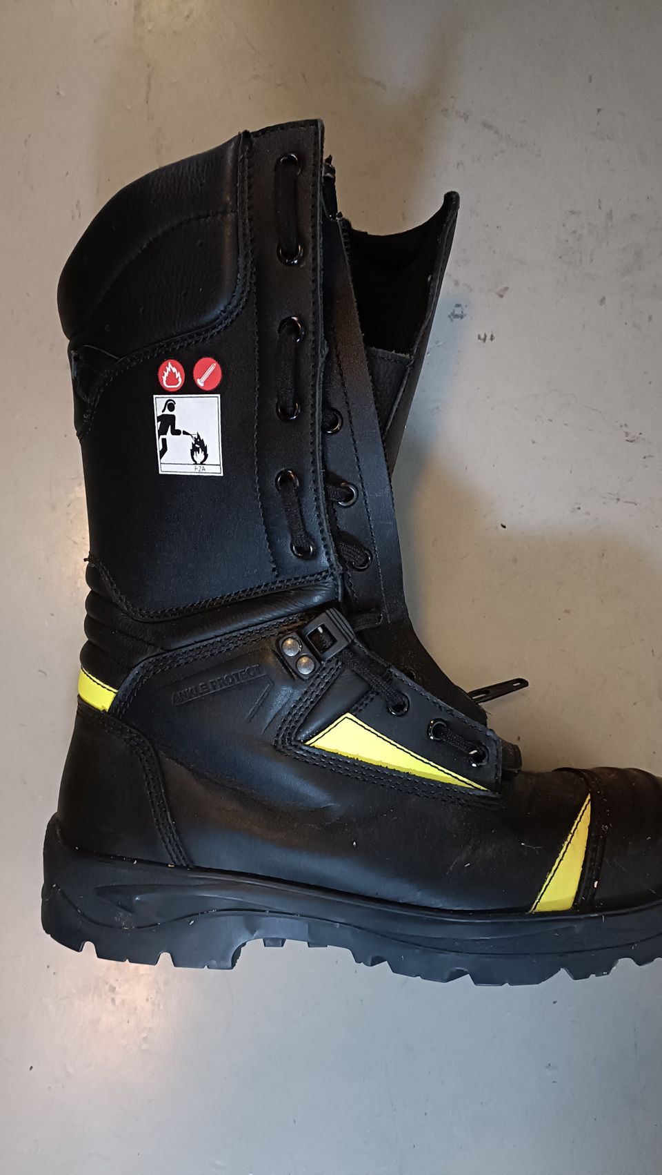 Gore Tex turvajalkineet