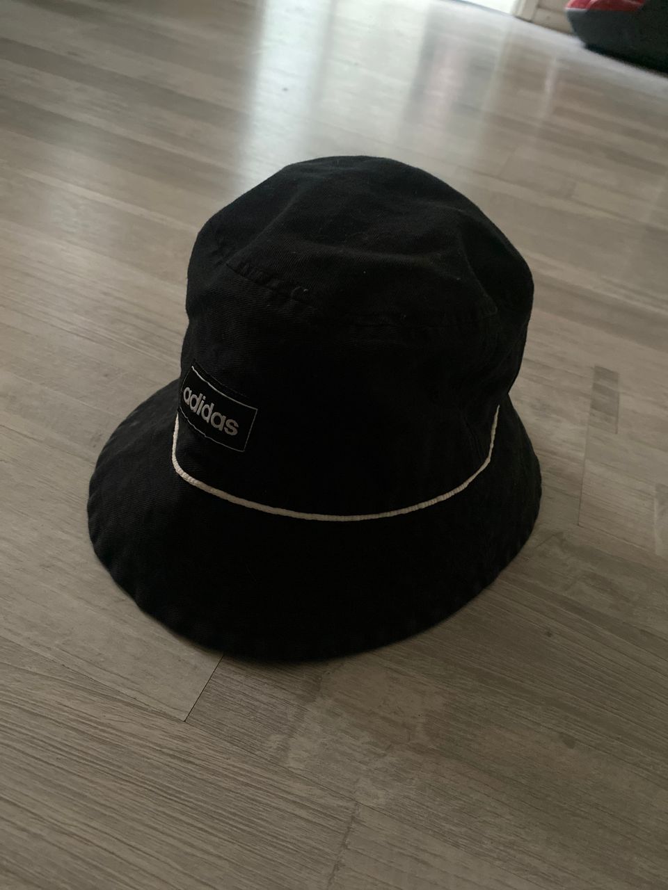 Adidas hattu