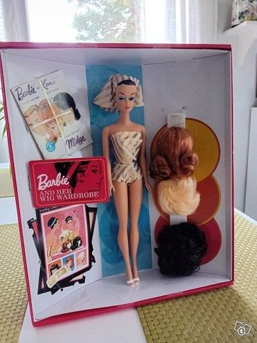 Barbie and her wig wardrobe pakkaus Mattel