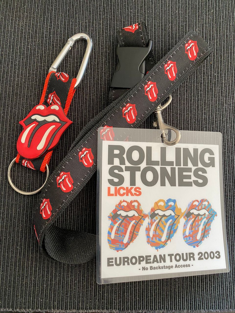Rolling Stones 2003 kiertueen kaulanauha, laminaatti ja avaimenper