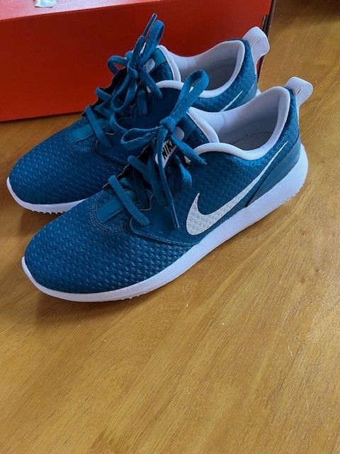 Nike Roshe G kengät 38,5 UUSI