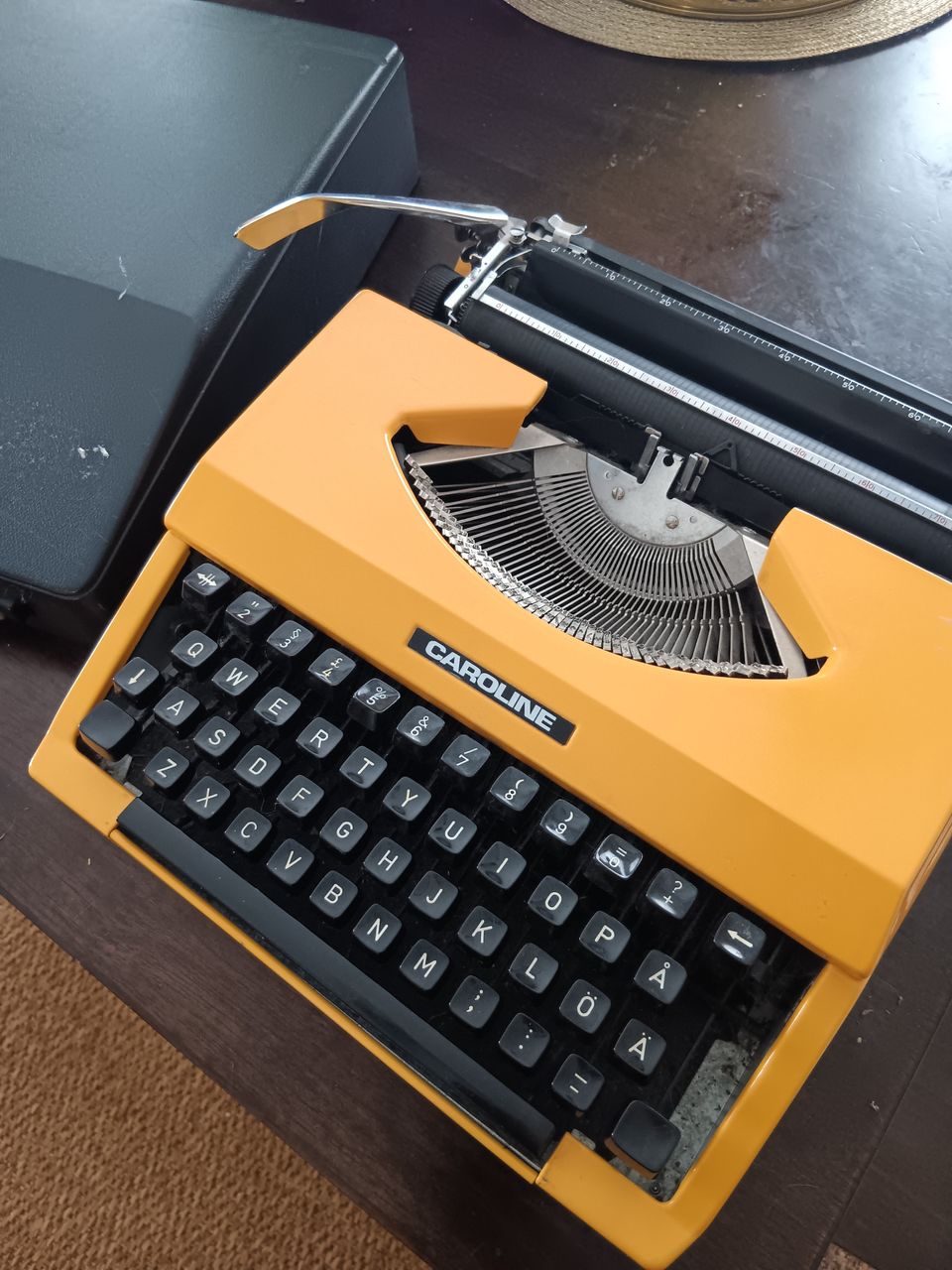 Keltainen kirjoituskone