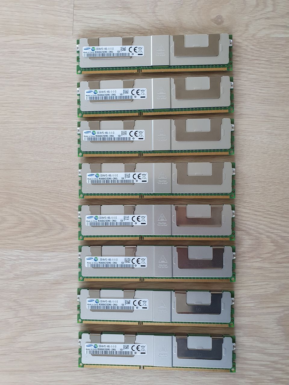 Samsung muisti 256GB (8x32GB) DDR3-1866MHz LRDIMM ECC server 256Gt (8x32Gt)