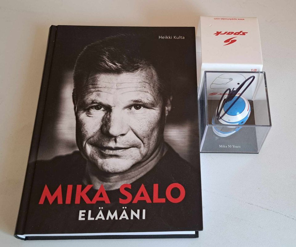 Mika Salo Elämäni-kirja ja Mika Salo pienois kypärä