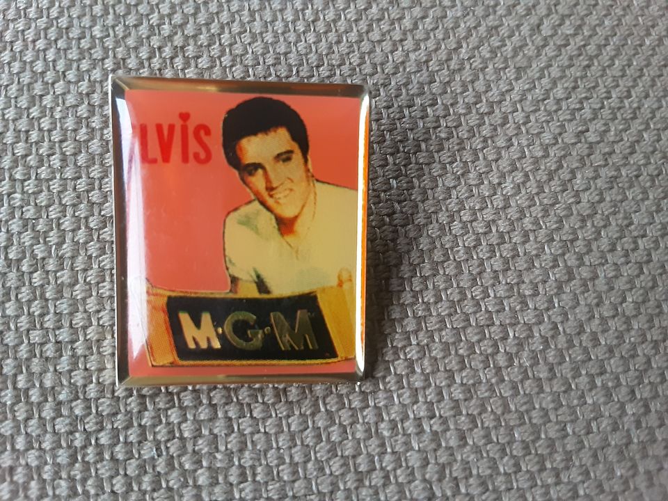 Elvis /MGM Pinssi.
