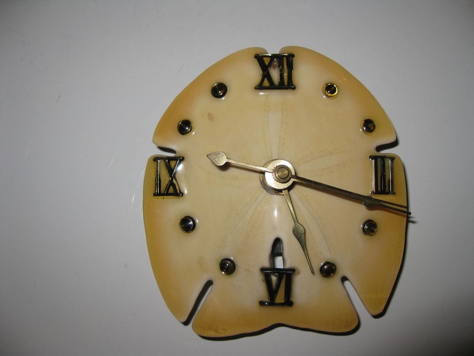 Sand dollar clock