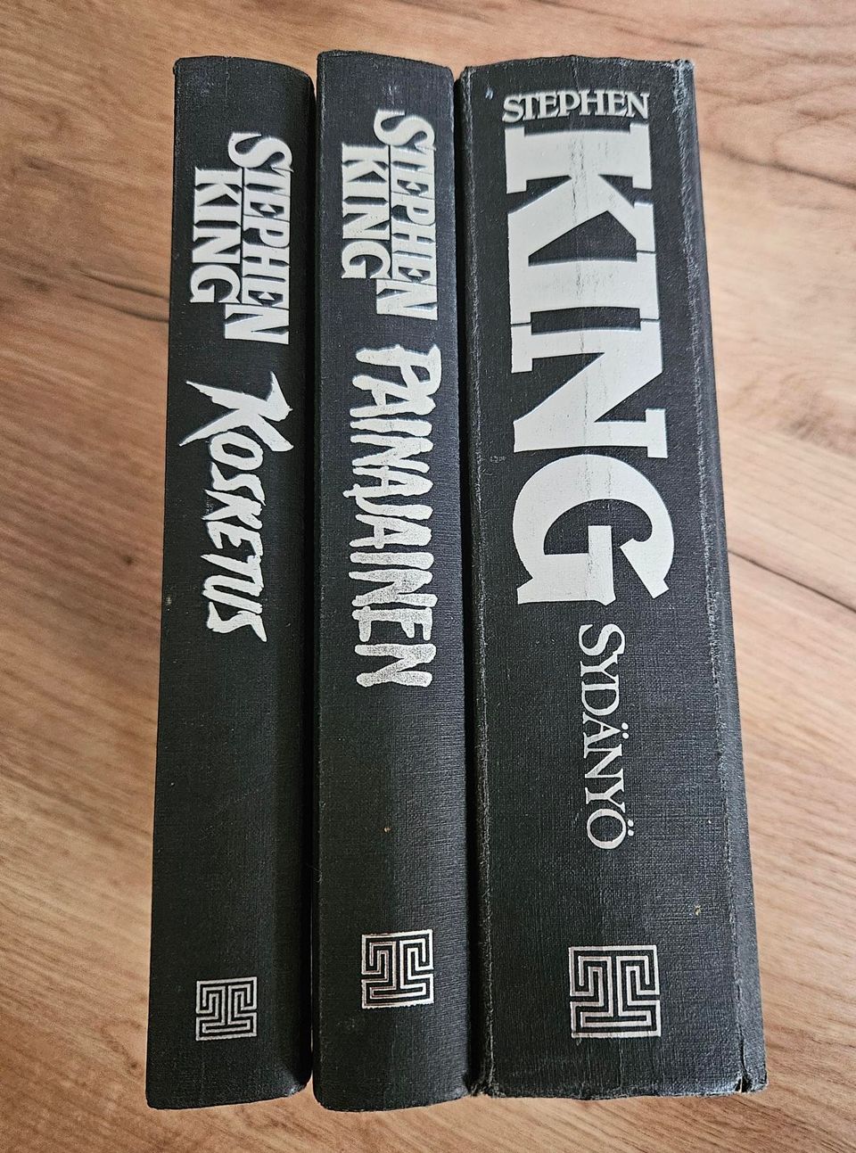 3kpl Stephen King romaaneja: Kosketus, Painajainen ja Sydänyö