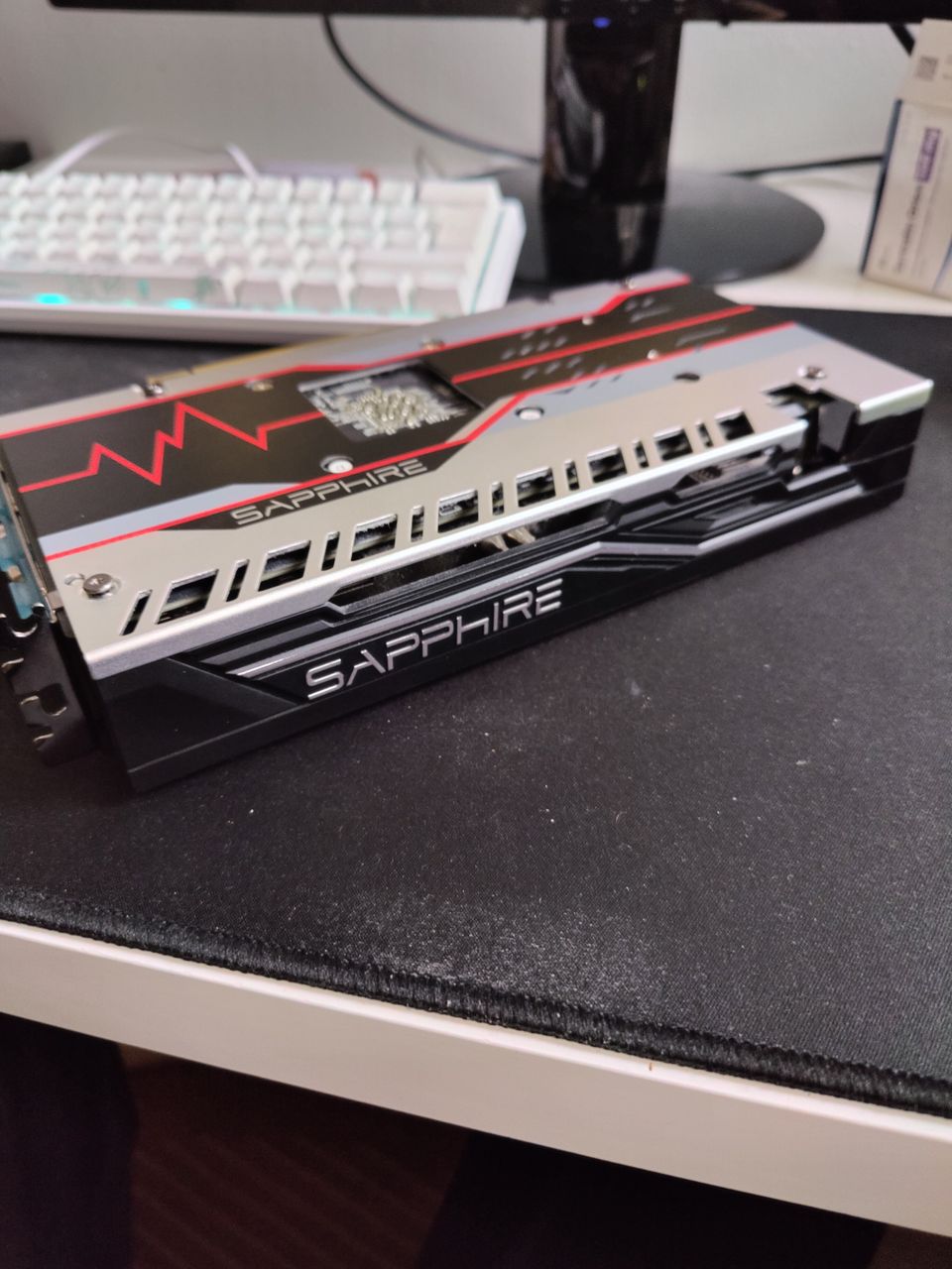 Sapphire Pulse Radeon RX 570 Näytönohjain