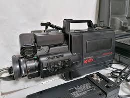 O: VHS videokamera