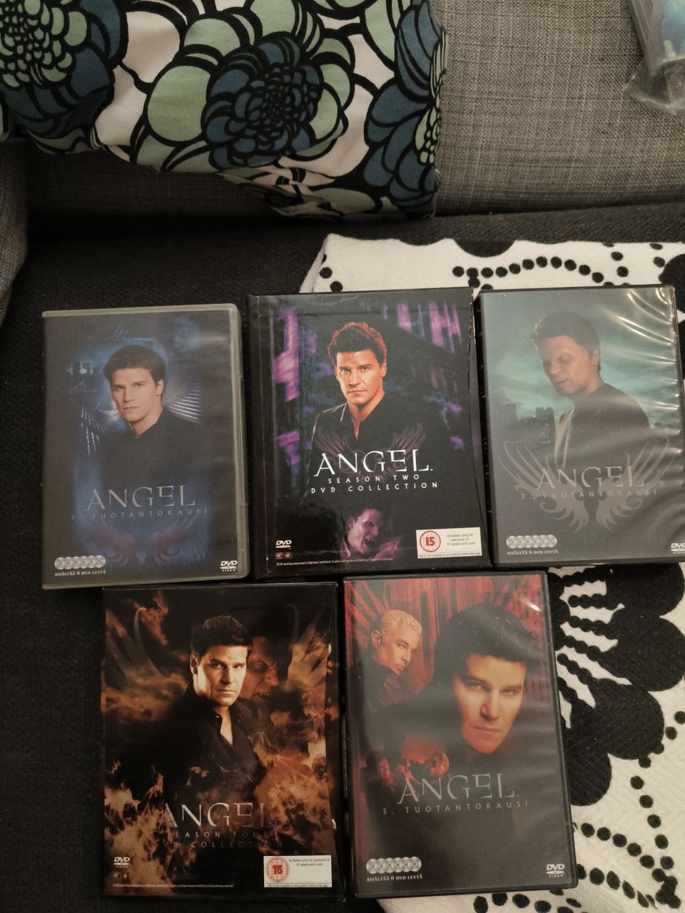 Angel tuotantokaudet 1-5
