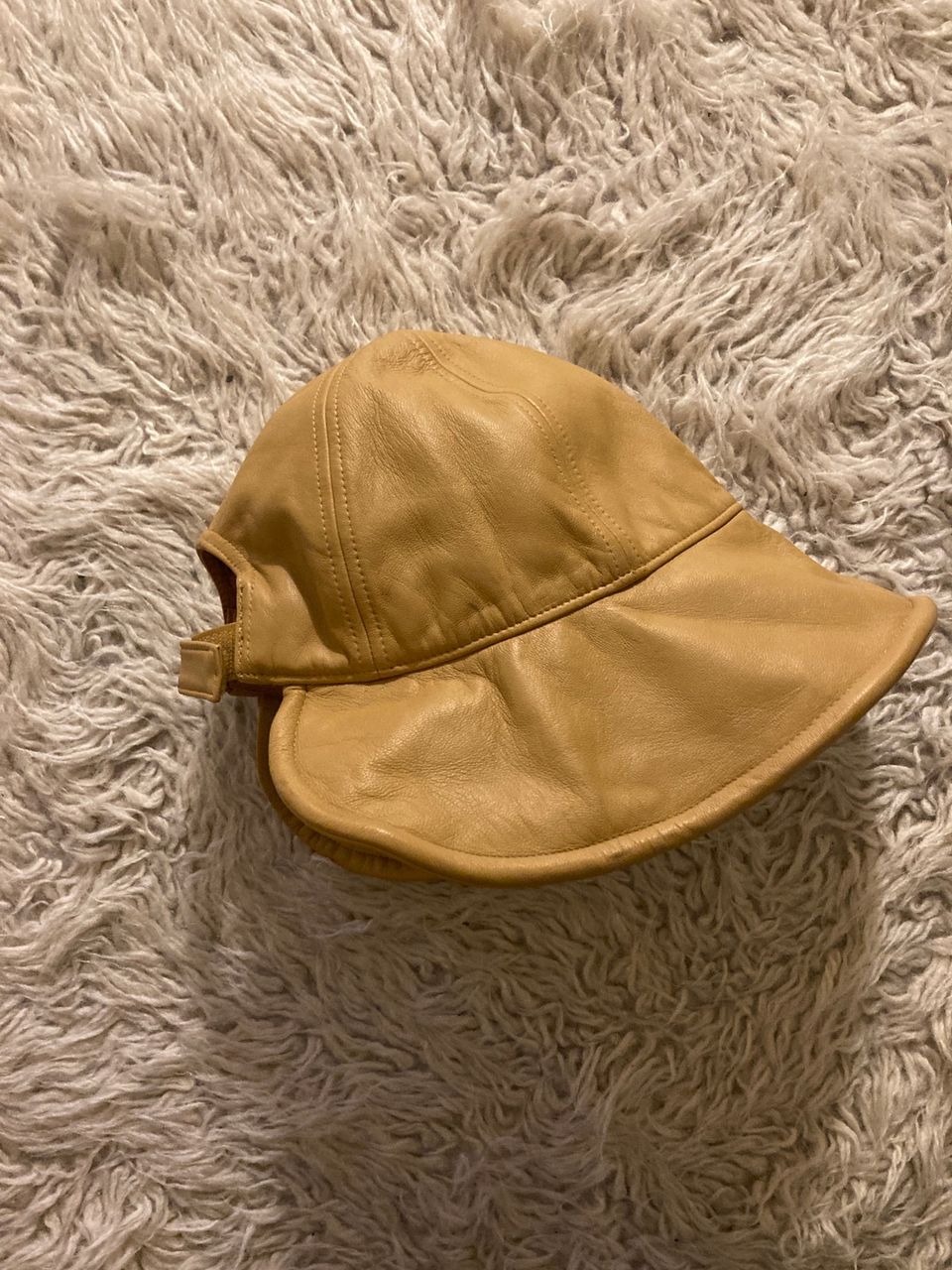 COS nahkalippis / bucket hat