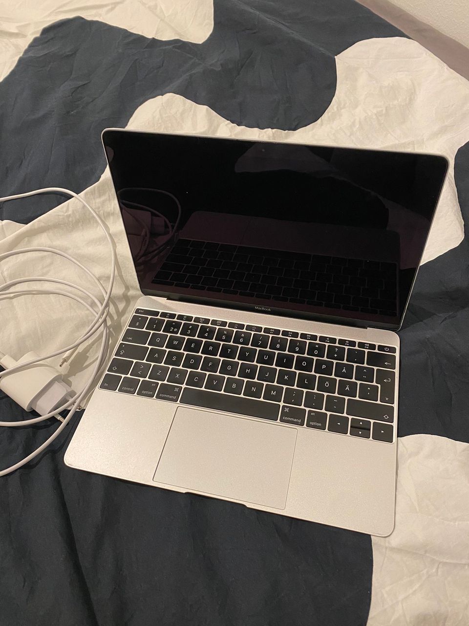 Apple MacBook Air 2016 12" + laturi