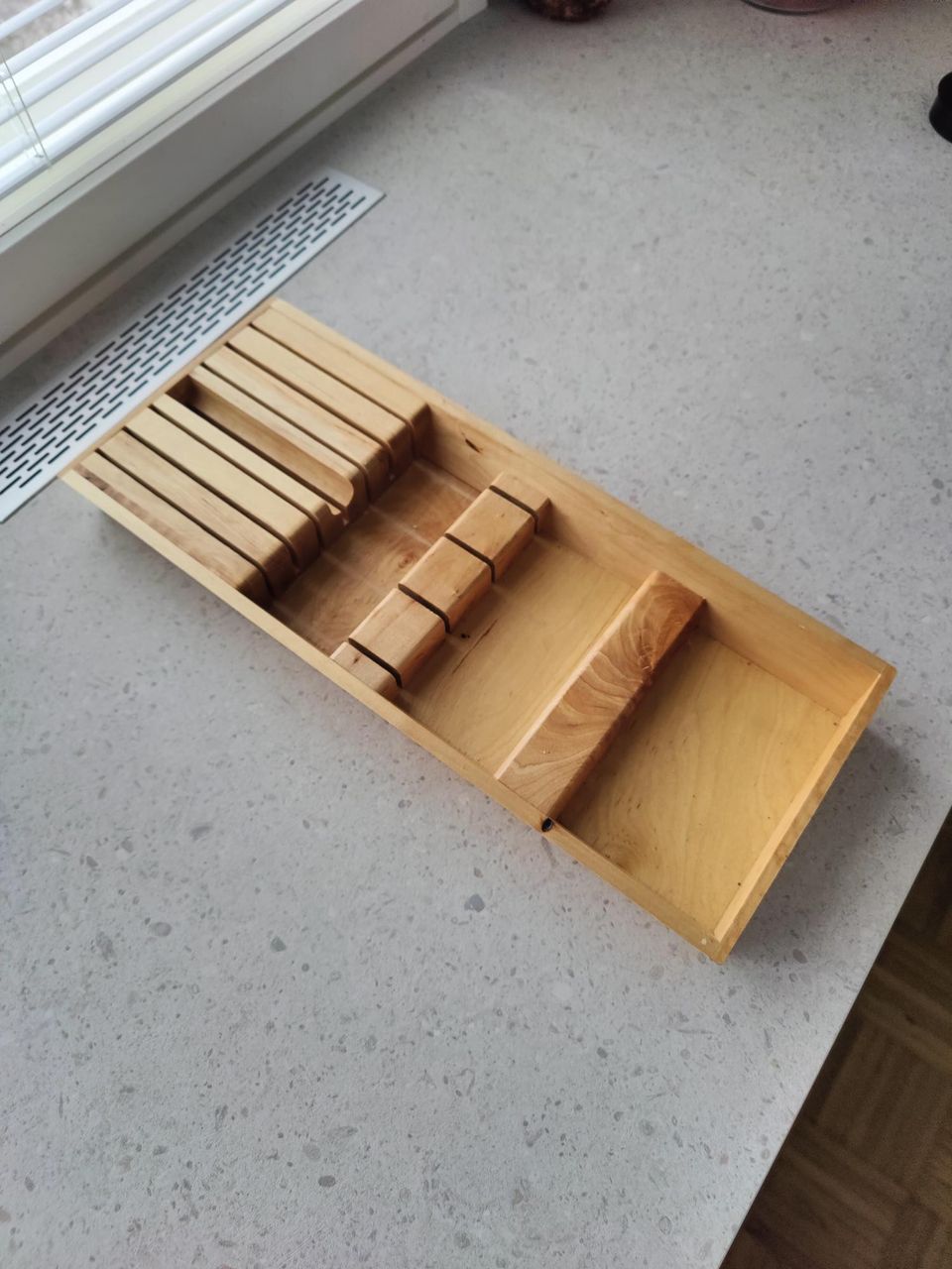 Ikean puinen veitsiteline