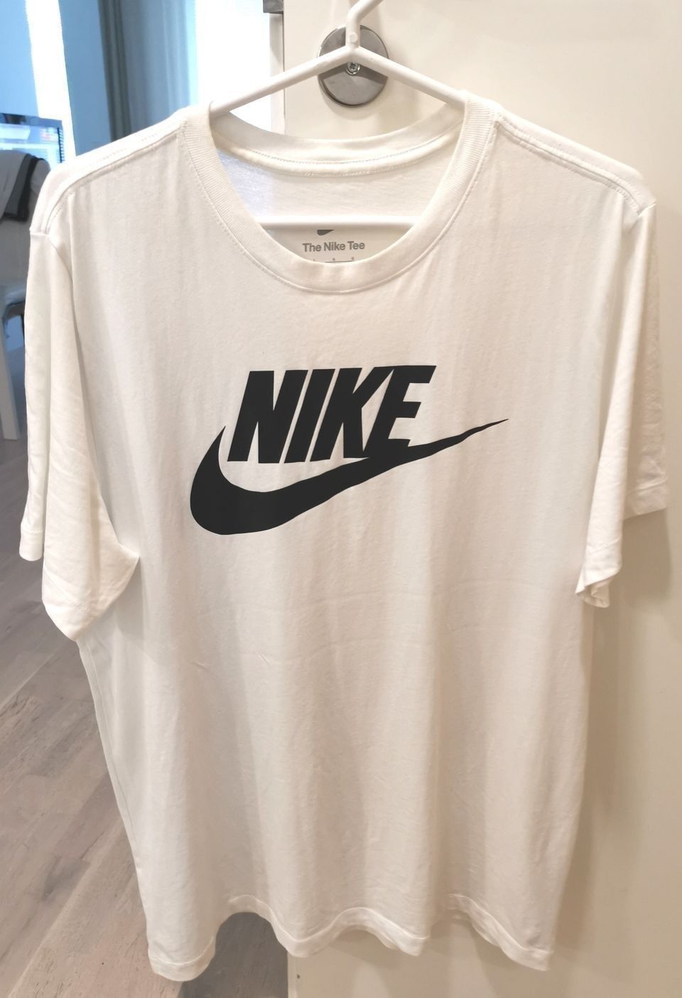 Uusi Nike t paita L