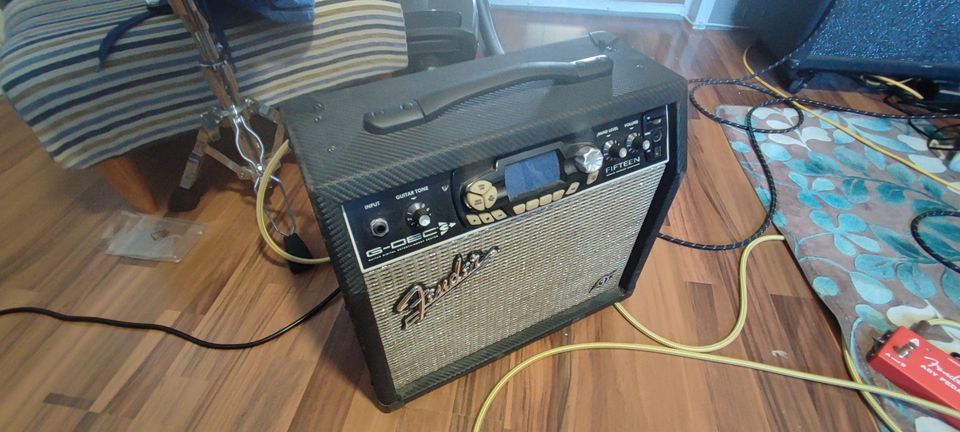 Fender G-doc3 fifteen 15watt kitara combo