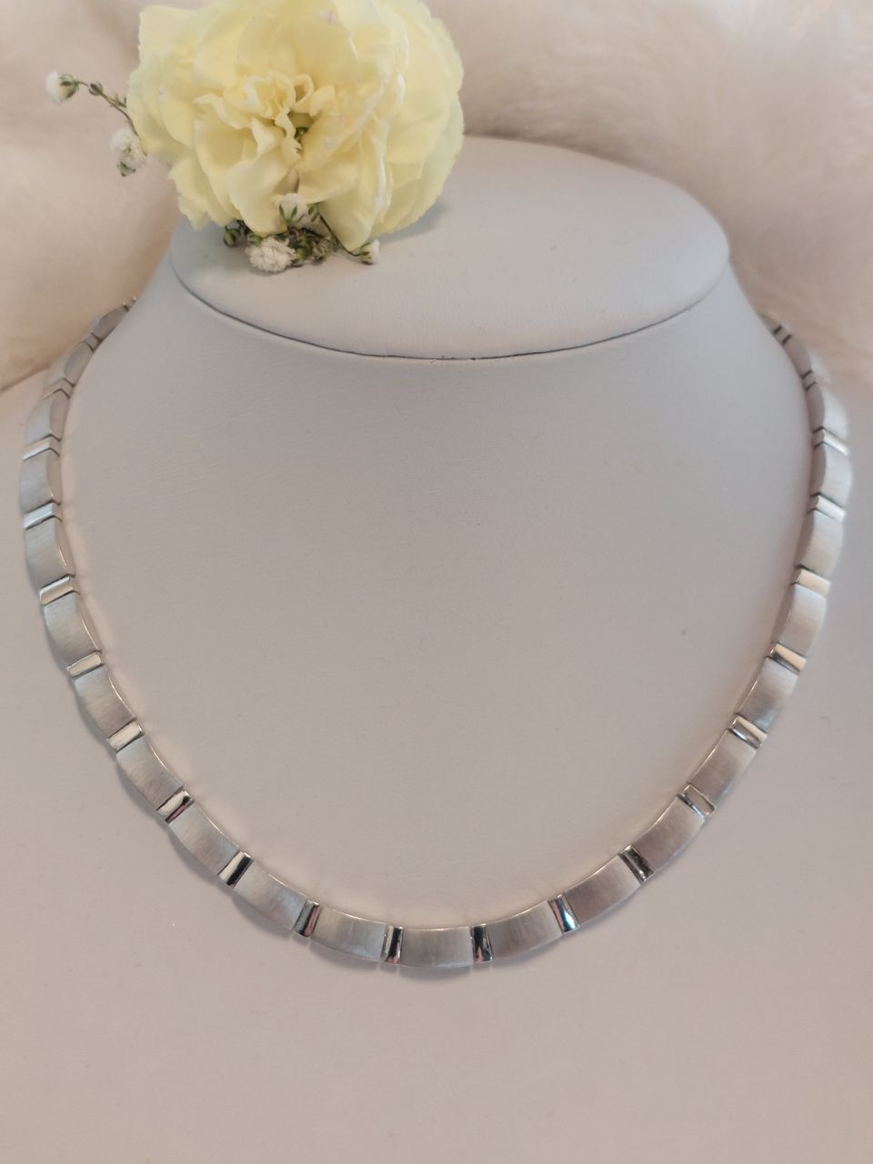 Osuuskunta Timanttiset, Esprit 925 hopeinen tyylikäs kaulakoru