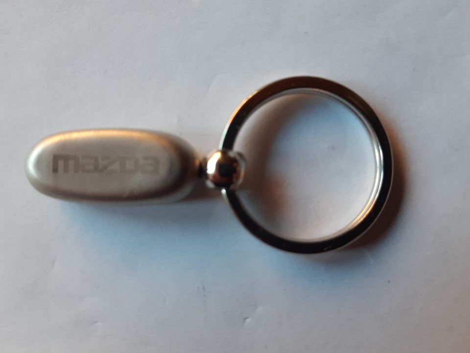MAZDA metallinen avaimenperä