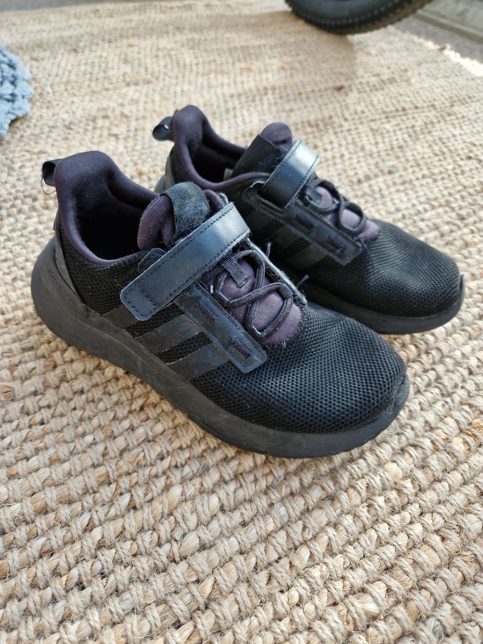 Adidas lenkkarit 34