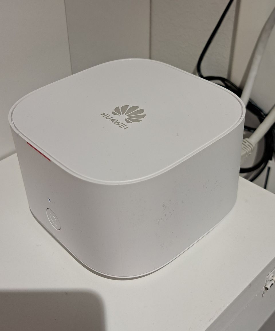 Elisa Huawei WA8021V5 reititin