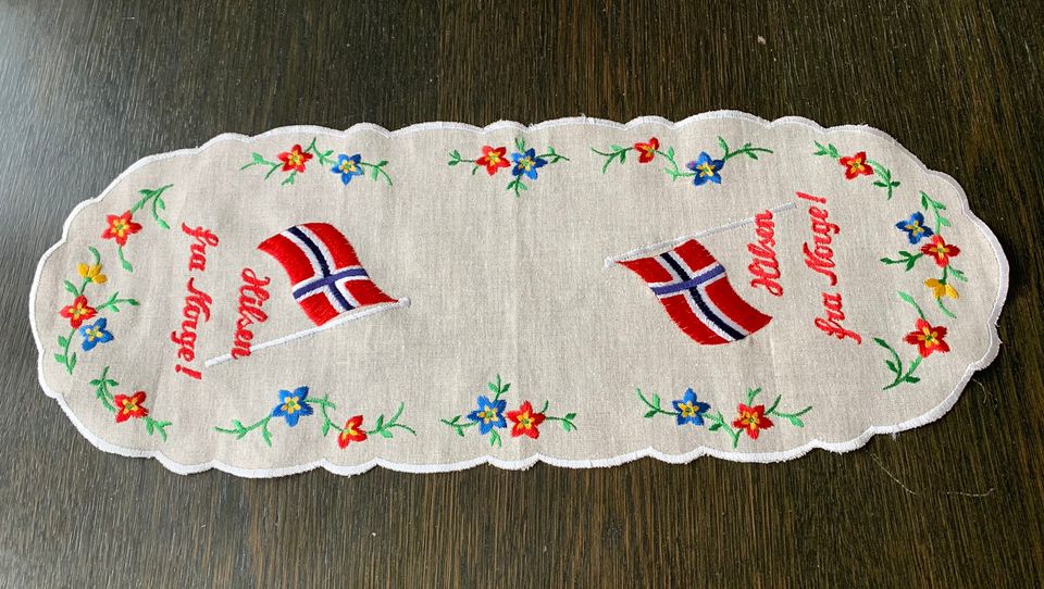 Pieni pöytäliina Hilsen fra Norge, terveisiä Norjasta