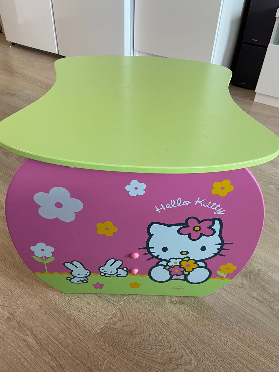 Hello Kitty pöytä