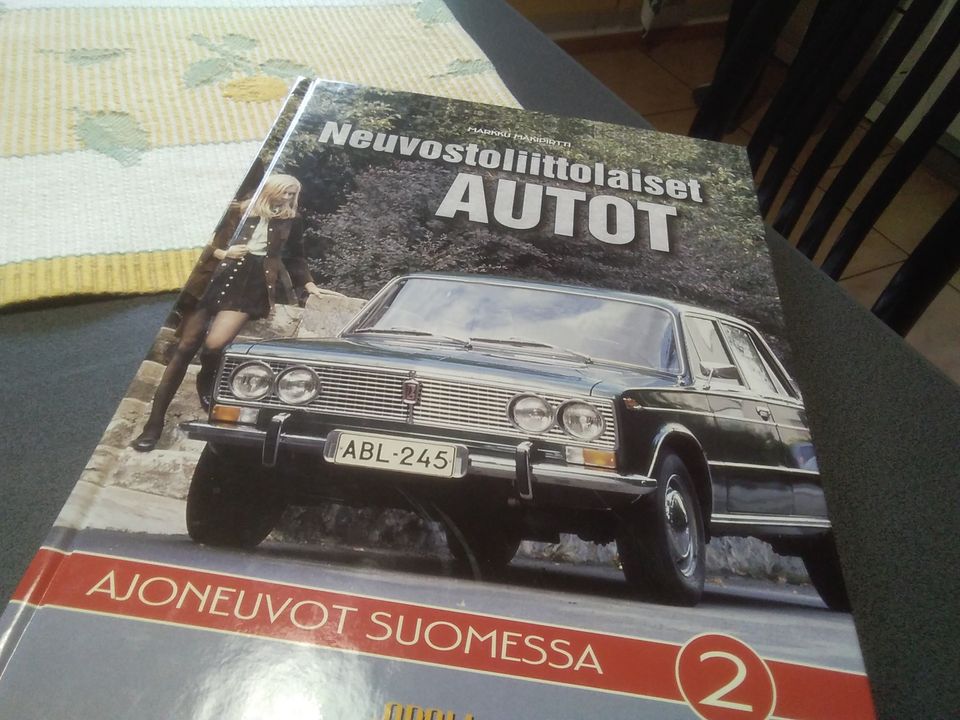 Neuvostoliittolaiset autot. Markku Mäkipirtti.