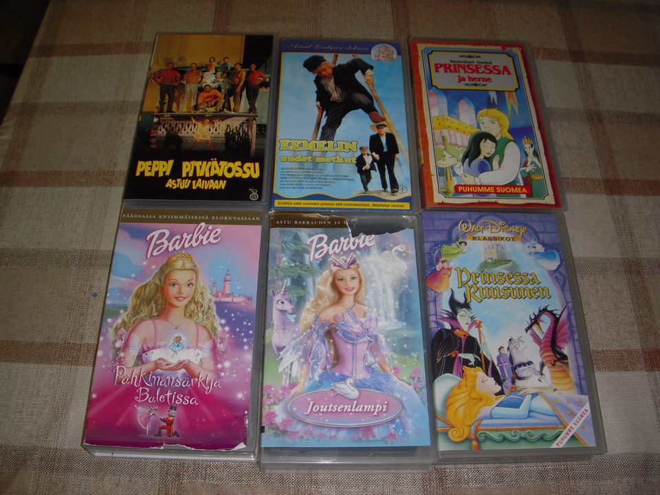 VHS Kasettia ja DVD Levyjä