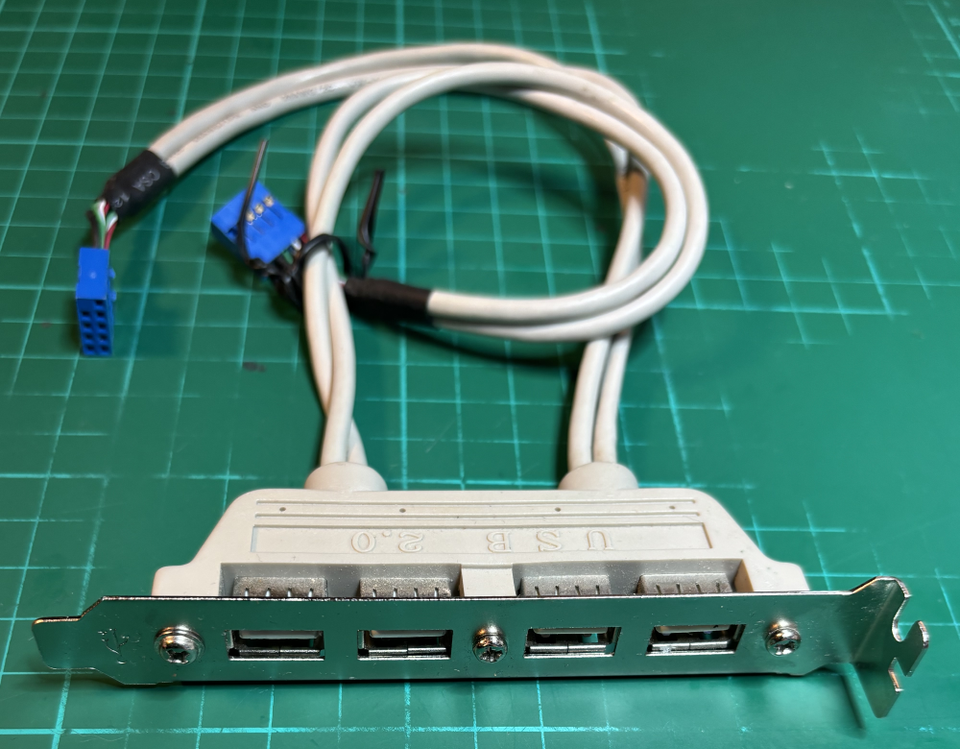 PC kotelo takapeitelevy 4 x USB 2.0 liitin