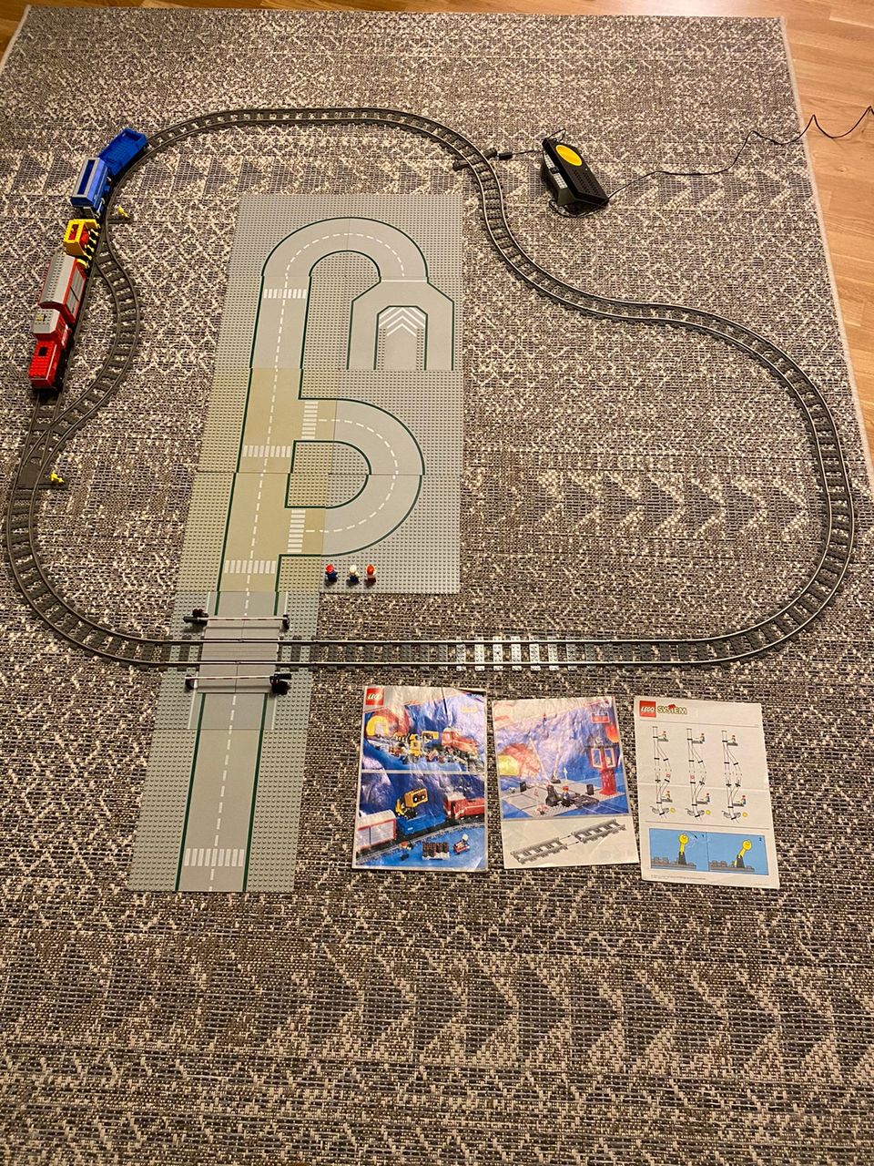 Lego sähköinen junarata