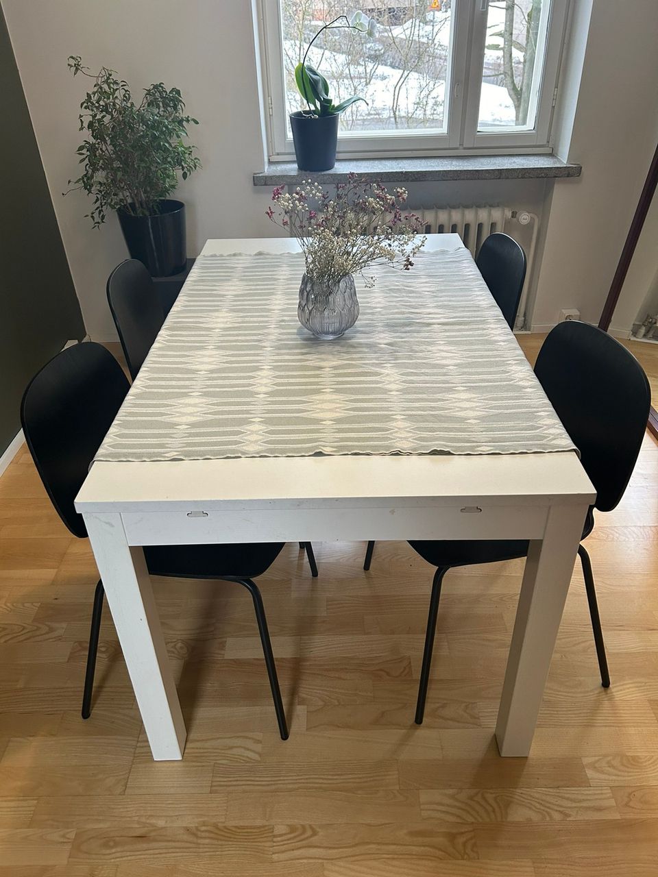 Ikean ruokapöytä