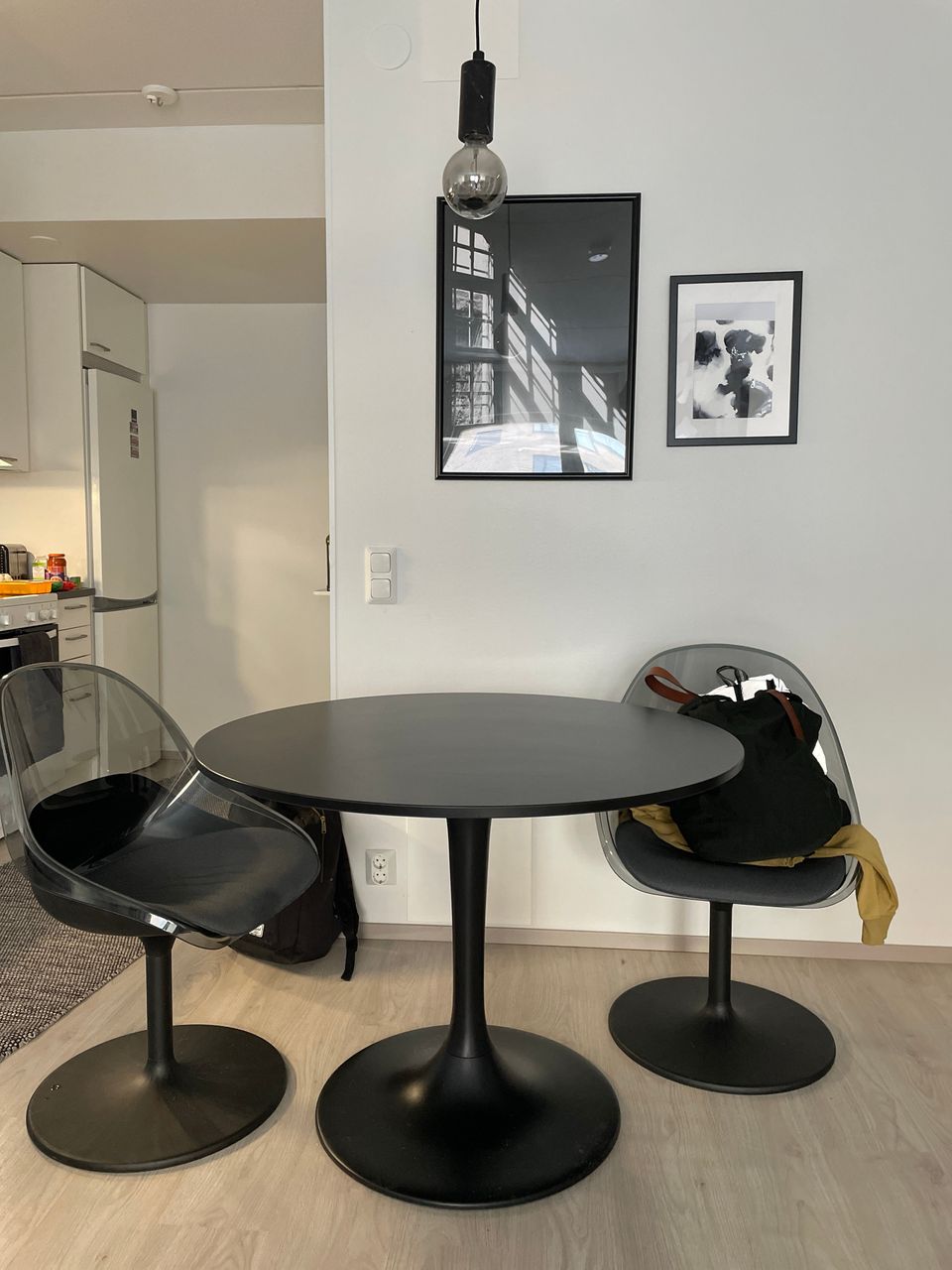 Ikean Baltzar - tuolit ja Docksta - pöytä