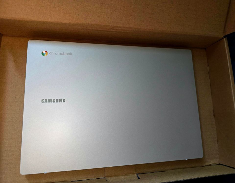 Samsung Galaxy Chromebook Go Silver 14"