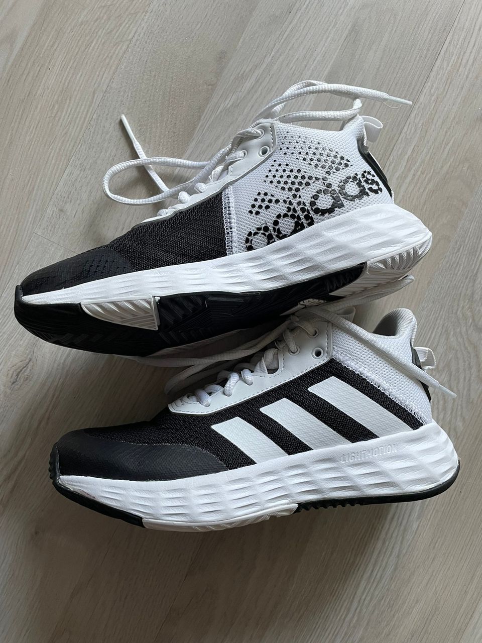Adidas Ownthegame koripallo kengät