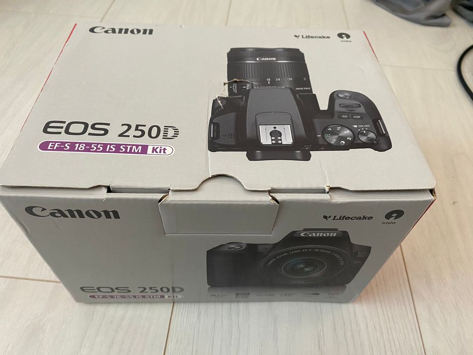 Canon 250D Valkoinen