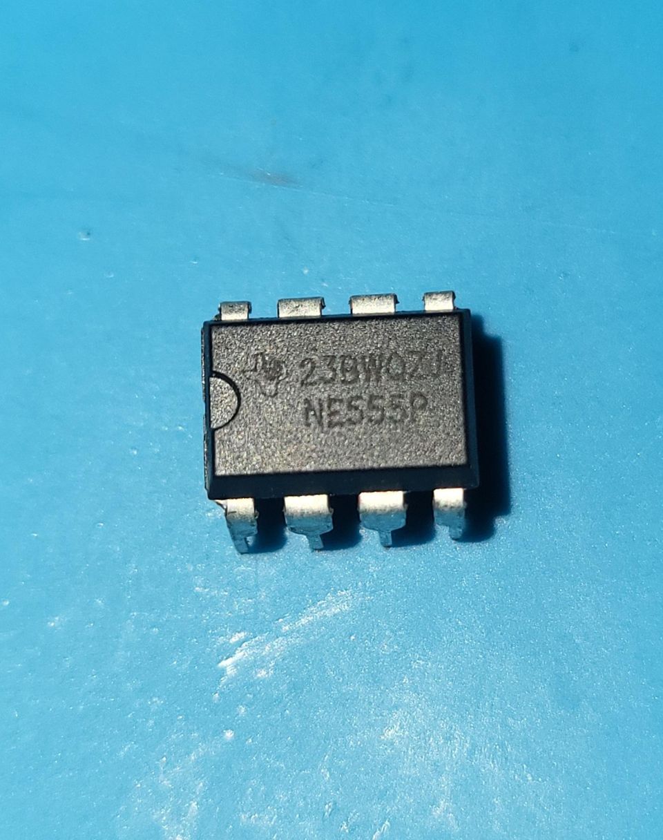 NE555 NE555P NE555N 555 Timer DIP-8