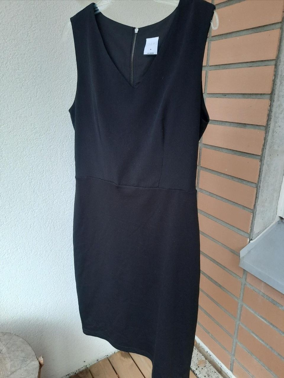 ITEMS Vero Moda musta nätti mekko. M