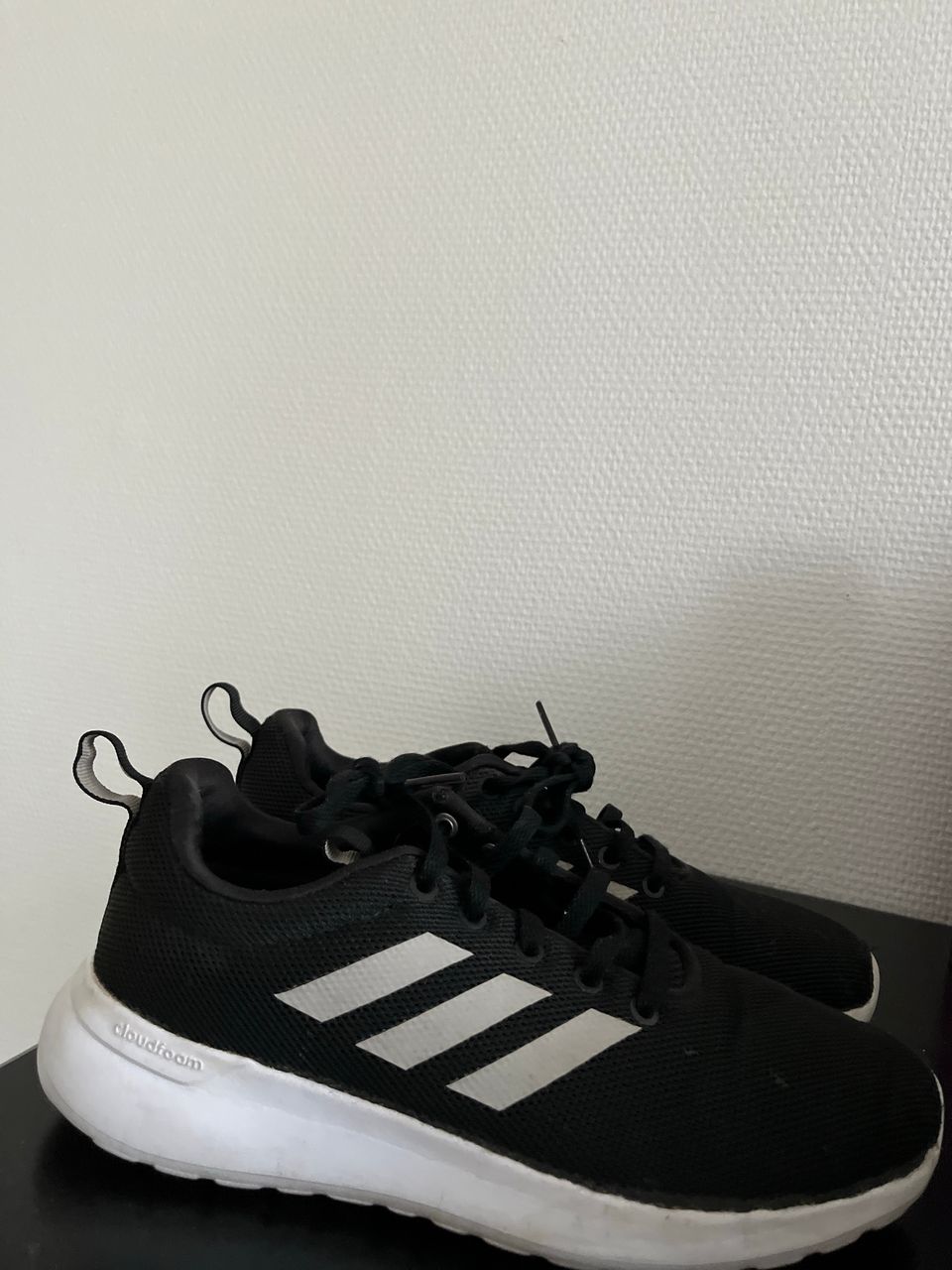 Adidas lenkkarit