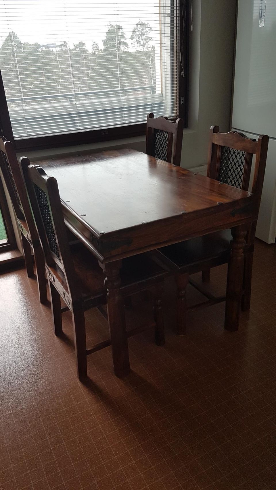 Acazia pöytä+4 tuolia