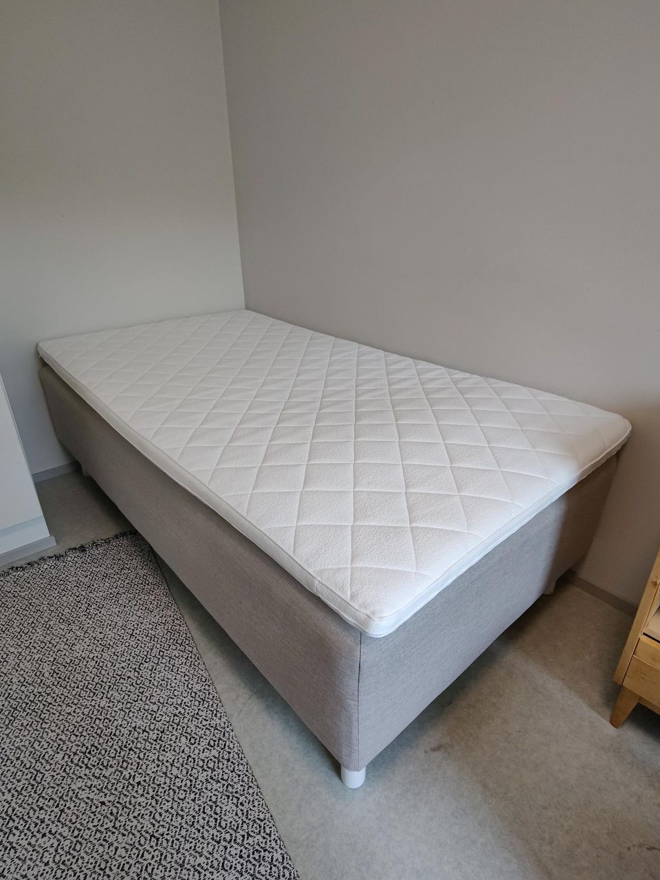 Uudenveroinen sänky 105x200cm