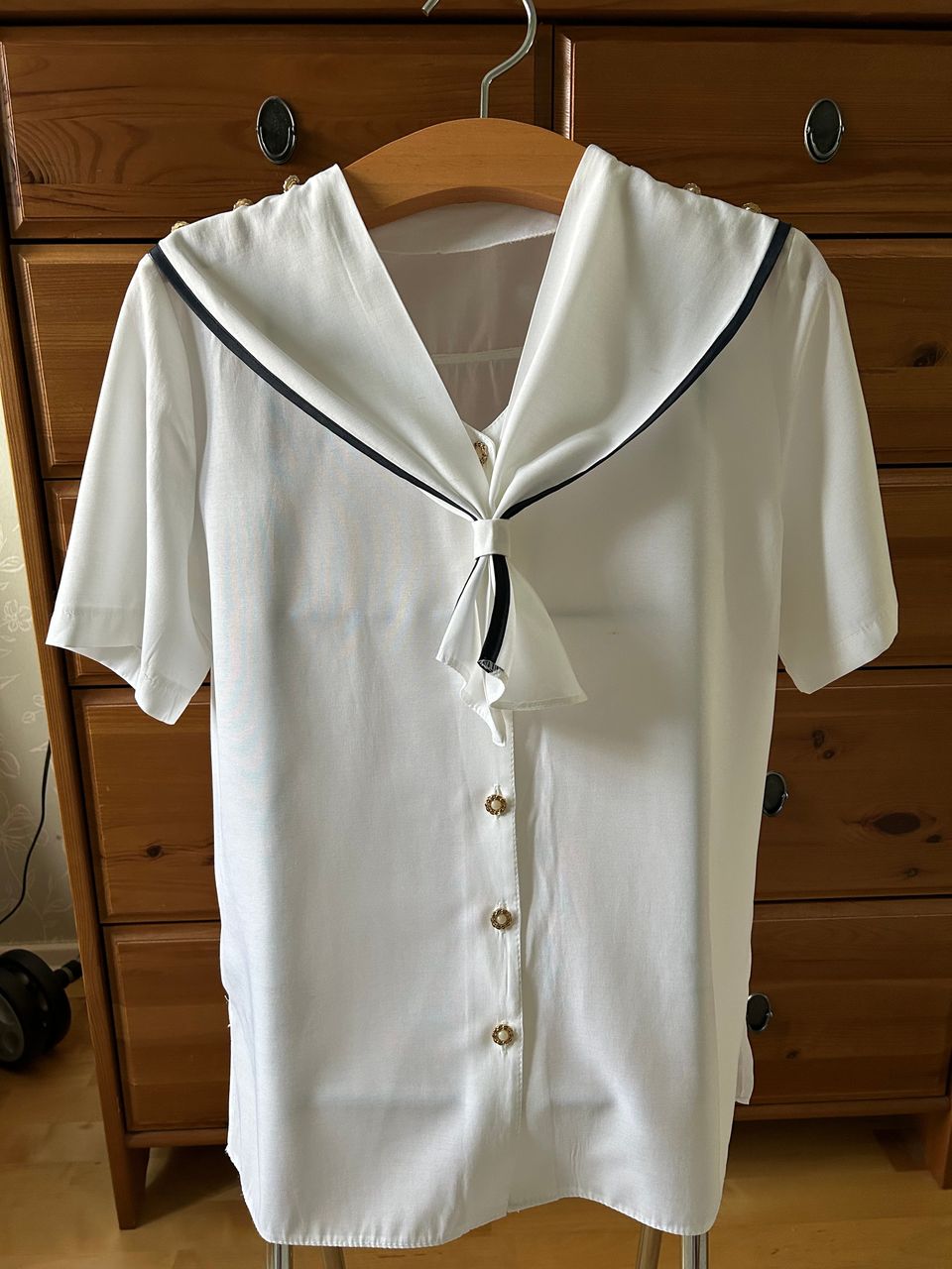 Lyhythihainen valkoinen vintage paitapusero ( arviolta M-koko )