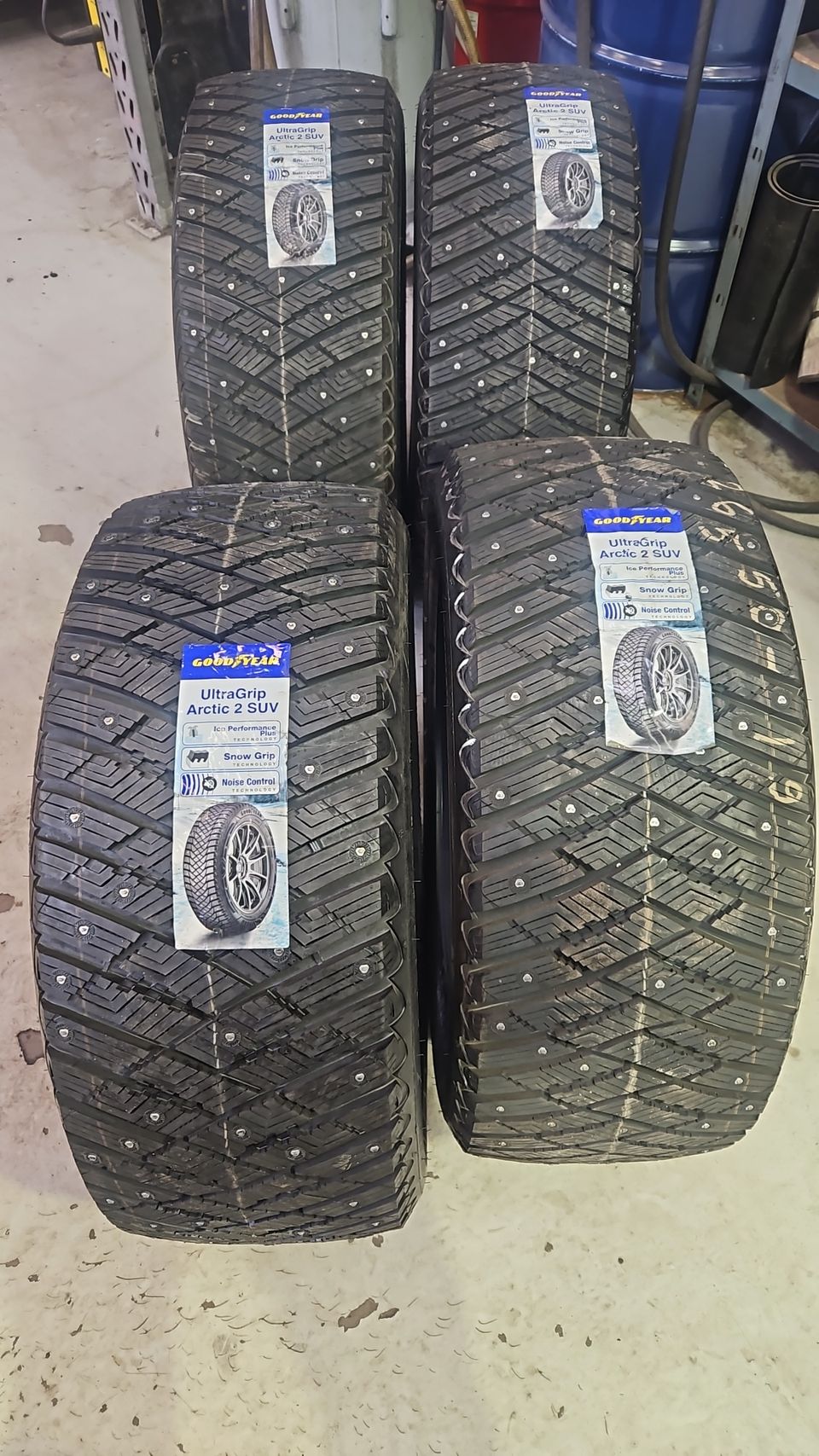 uuteet nastaa renkaat Goodyear Ultra Arcitic 2suv Noise control 265/50r 19